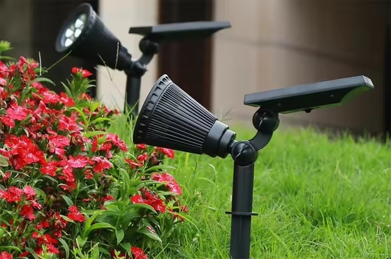 Venta caliente Luces solares impermeables para jardín Función automática 6-8 horas Tiempo de carga
